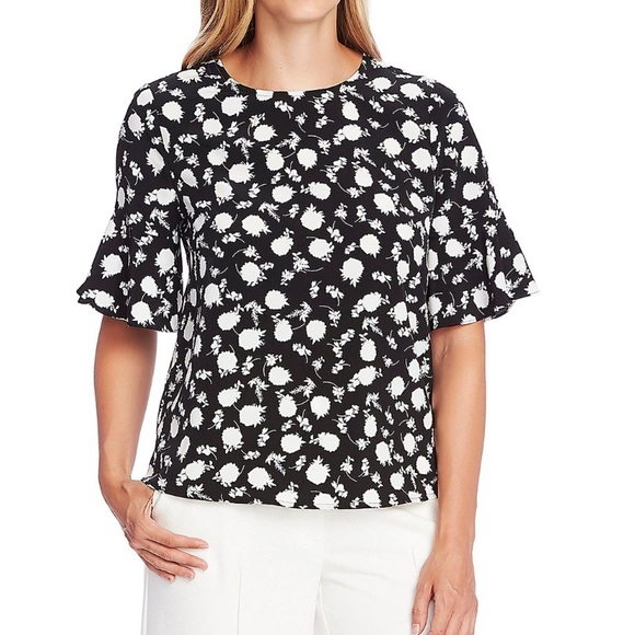 Vince Camuto Tops - Vince Camuto floral flutter sleeve blouse